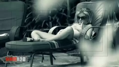 Espiando a la chica de al lado siendo golpeada en su patio photo 03