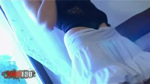 La preciosa y delgada francesa Ava se hace un striptease delante de la chimenea photo 03