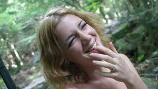 Axelle laroche desnudandose  