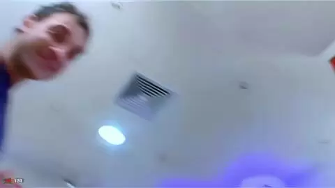 Se excita sobre las nalgas de la bella Axelle photo 02