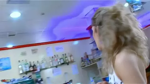 Se excita sobre las nalgas de la bella Axelle photo 14