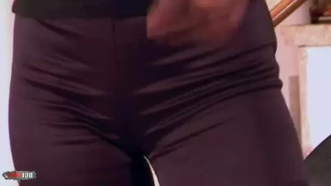 Azucena haciendo un strip   photo 03