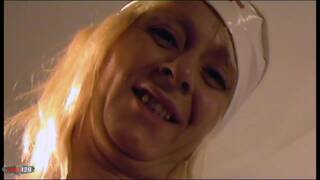 Mira como esta madurita se met