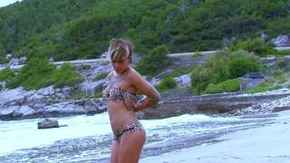 Baby reed enseñando su cuerpo...