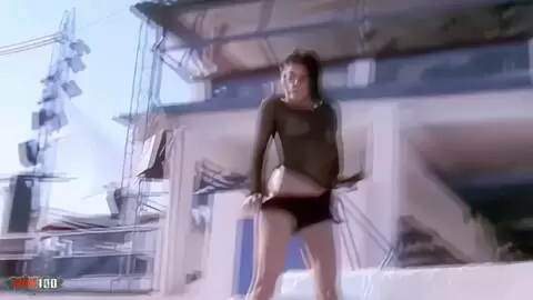 Barbara Nux posando delante de la barra  photo 05