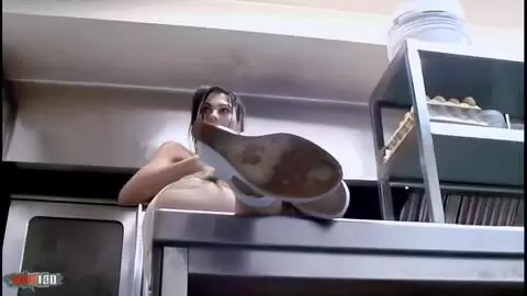 Barbara Nux haciendo un strip  delante de la barra  photo 07