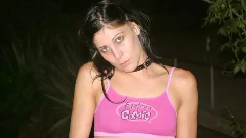 Barbara Nux desnudandose  delante de la barra  photo 8