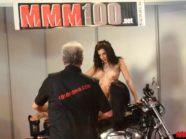 Show de Jessica Blue y Shoot a FICEB 2010 photo 11