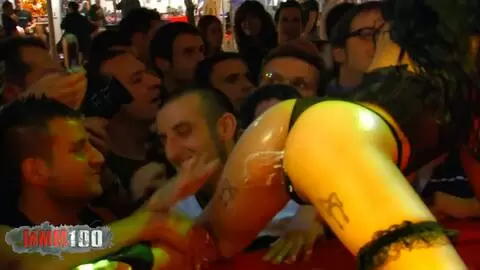 Jordanne Kali y Alicia Dark en el escenario del espectáculo erótico de Barcelona 2010 photo 06