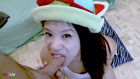 La pequeña asiática Asia Zo chupando y follando con un patético perdedor photo 07