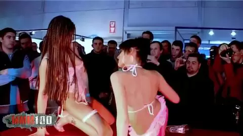 Salón erótico de Besançon 2007 espectáculo de Alicia Dark con Katia photo 01