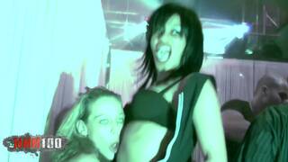 Fiesta loca en una discoteca d