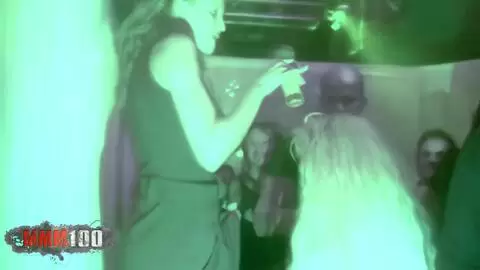 Fiesta loca en una discoteca de Besançon después de la feria erótica photo 02