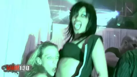 Fiesta loca en una discoteca de Besançon después de la feria erótica photo 03