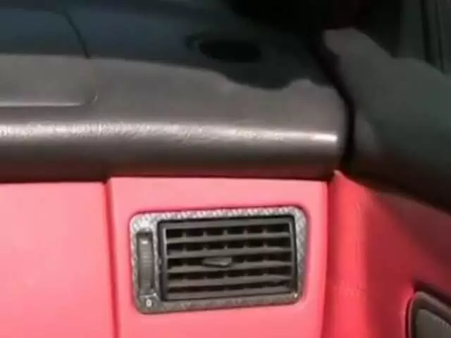 La hermosa joven asiática betty muestra su coño en el auto photo 4