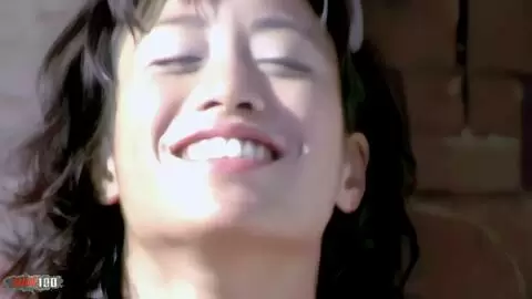 Pequeña mezcla de imágenes sexys con la bella y pequeña asiática Betty photo 01