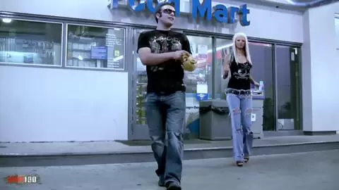 Hermosa rubia Brynn Tyler se la follan duro en su celda photo 01