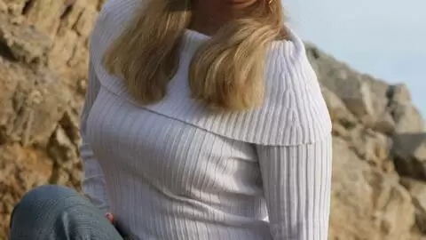 Calia B posando  en la playa  photo 3