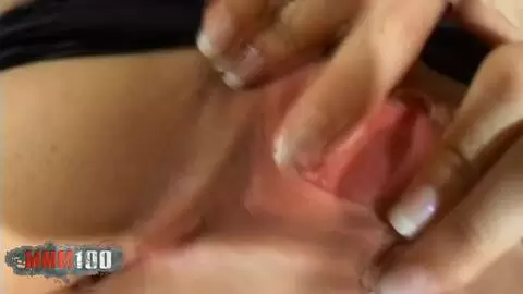 Calia B haciendo un strip  en la cama  photo 05