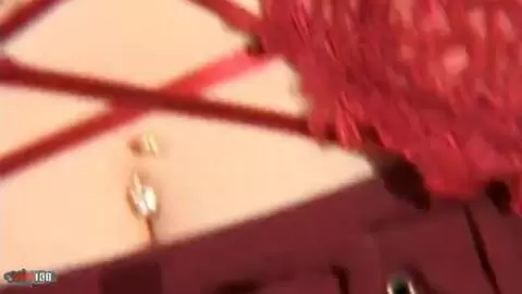 La guapa joven rubia de grandes tetas Calia B posa en el garaje photo 07