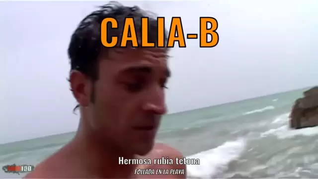 Hermosa rubia tetona follada en la playa