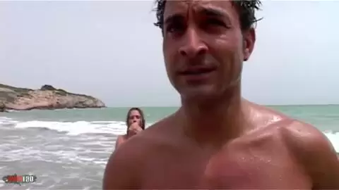 Hermosa rubia tetona follada en la playa photo 02