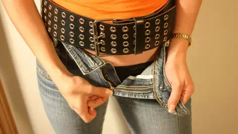 Calia B enseñando su cuerpo en las escaleras  photo 7