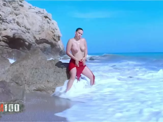 Bit tit blonde stripping on the beach photo 1