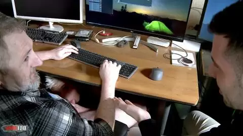 La MILF rubia Charlie recibe una doble penetración en un trío con Kevin White y Terry Kemaco photo 01