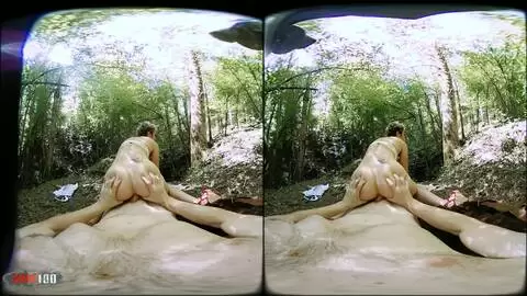 Follada de realidad virtual en 3D al aire libre con la milf francesa Charlie photo 09
