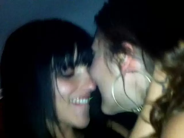 Charlotte de castille y jordanne kali en el coche photo 1