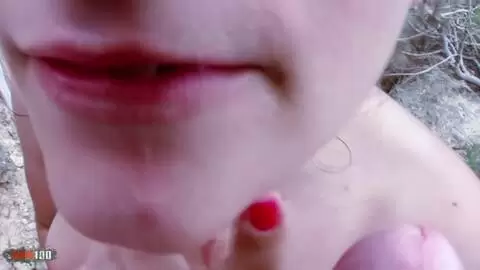 Jogging porno en el bosque con Charlotte de Castille photo 16