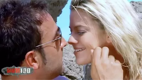 Chloe Delaure follada por el culo en la playa