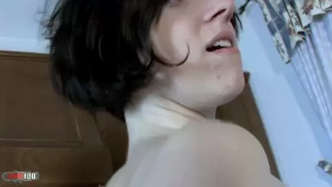 Clarysse Fox desnudándose en la cocina. photo 09