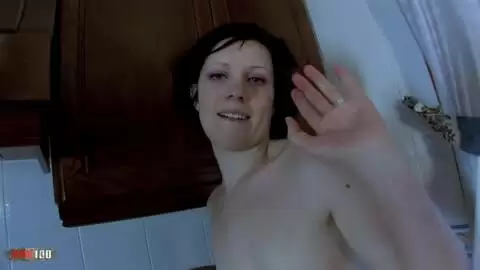 Clarysse Fox desnudándose en la cocina. photo 16