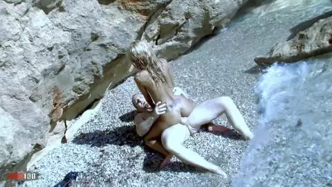 Crazy Lynn y Terry follan en la playa photo 11