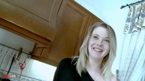 Buena follada en la cocina con la joven rubia francesa Cristal Bardzo photo 01