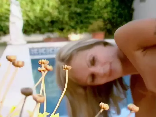 Sesión de fotos junto a la piscina con Crystal Wells húngaro photo 14