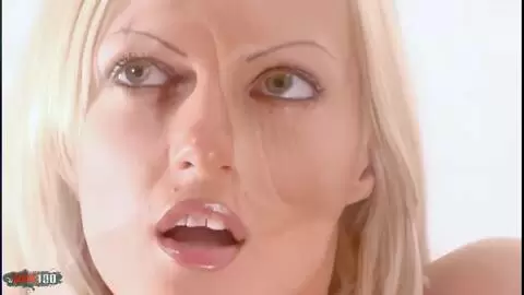 Crystal Wells desnudandose  photo 10