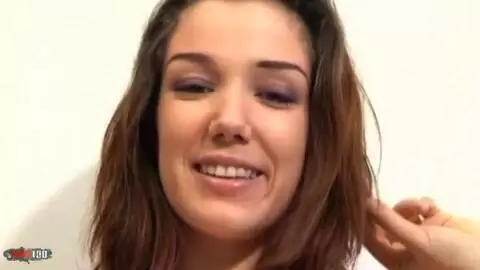 Cynthia Lavigne haciendo un strip   photo 02