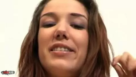 Cynthia Lavigne haciendo un strip   photo 06