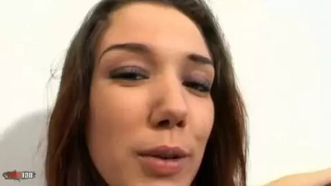 Cynthia Lavigne haciendo un strip   photo 15