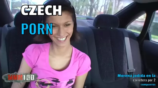 Morena jodida en la carretera por 2...