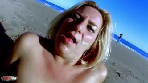 Milf francesa gorda follada por el culo en una playa pública por una polla española más joven photo 16