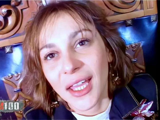 Joven perra abriendo su humedo coño photo 1