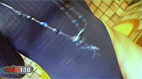 Djamy, milf árabe jugando con una zanahoria en la cocina - remastered photo 03