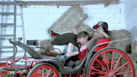 Sesión de fotos con la hermosa beurette Dolce Elektra que se convierte en una sesión de sexo photo 04