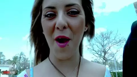 La flaca pequeña española Dulce Chiki necesita 2 pollas diferentes en este vídeo photo 02