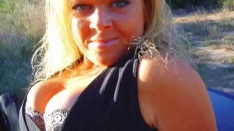 Electra desnudandose   photo 2