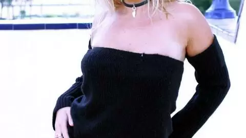 Electra posando  photo 1